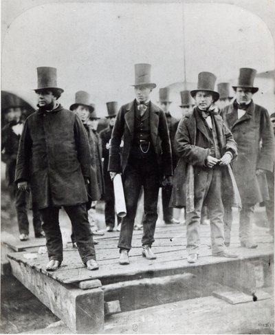 (De izquierda a derecha) John Scott Russell, Henry Wakefield, Isambard Kingdom Brunel y Lord Derby en el lanzamiento del SS Great Eastern de English Photographer