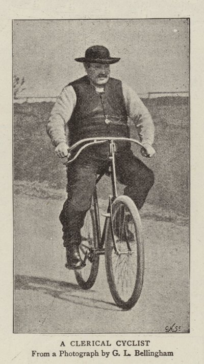 Un ciclista clerical de English Photographer
