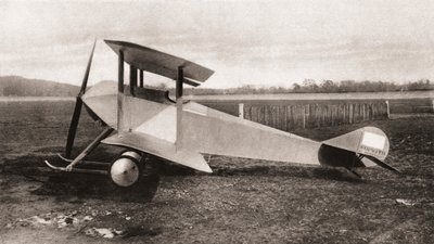 Un Sopwith Tabloid, biplano tractor monoplaza utilizado durante la Primera Guerra Mundial, de The Illustrated War News, 1915 de English Photographer