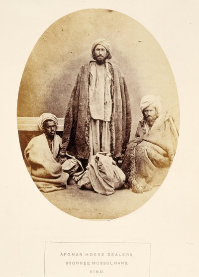 Comerciantes de caballos afganos, musulmanes Soonnee, Sind, de The People of India, por J. Forbes Watson, publicado en 1868 de English Photographer