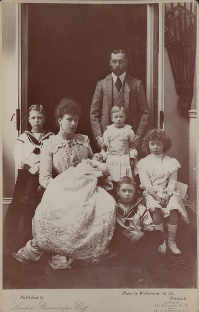 Alberto Eduardo y la Princesa Alexandra con su familia de English Photographer