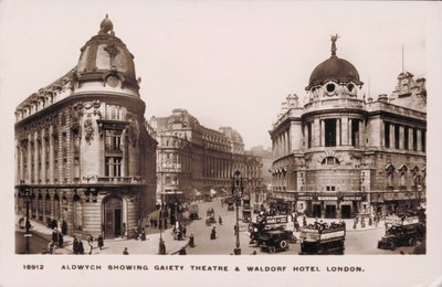 Aldwych, Londres, Teatro Gaiety, Hotel Waldorf (foto b/n) de English Photographer