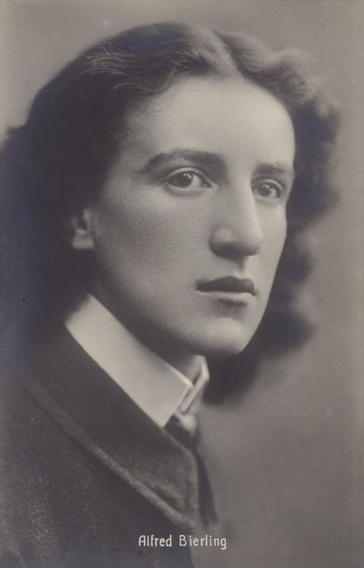 Alfred Bierling, músico de English Photographer
