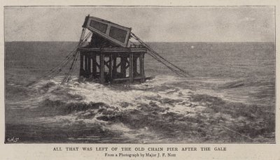 Todo lo que quedó del viejo muelle de cadena después del temporal de English Photographer