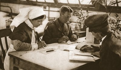 Australianos y el Conscripción: Cómo se realiza la votación australiana en un hospital de Londres, ilustración de The Illustrated War News, 25 de octubre de 1916 de English Photographer