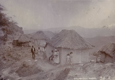 Aldea barbadense en una colina, 1880 de English Photographer