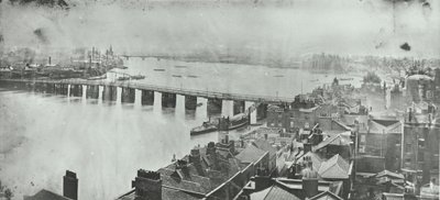 Battersea Bridge: vista desde la torre de la iglesia de Chelsea, 1875 de English Photographer