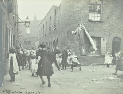 Bishops Court: vista general, Londres, 1899 de English Photographer