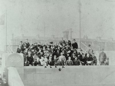 Blackwall Tunnel: multitud reunida en la ceremonia de apertura, 1897 de English Photographer