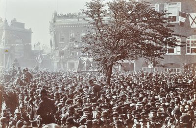 Blackwall Tunnel: multitudes en la ceremonia de apertura, 1897 de English Photographer