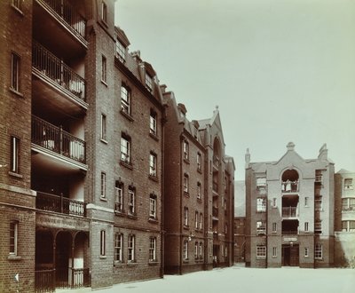 Borough Road Estate: viviendas residenciales, Londres de English Photographer