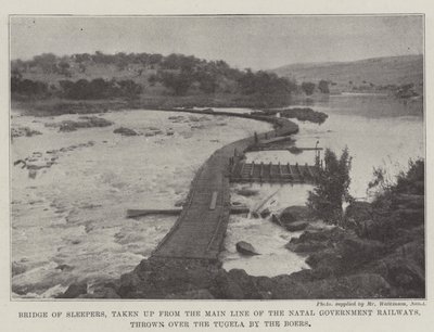 Puente de Durmientes, tomado de la Línea Principal de los Ferrocarriles del Gobierno de Natal, arrojado sobre el Tugela por los Bóers de English Photographer