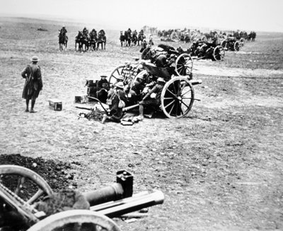 Cañones de campo británicos de 18 libras en acción en el Frente Occidental de English Photographer