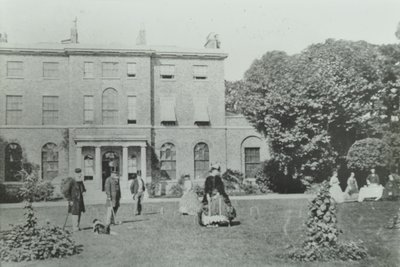 Broomwood House, Broomwood Road: elevación trasera, Londres, 1890 de English Photographer