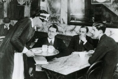 Fiesta en el jardín del Palacio de Buckingham, 1911 de English Photographer