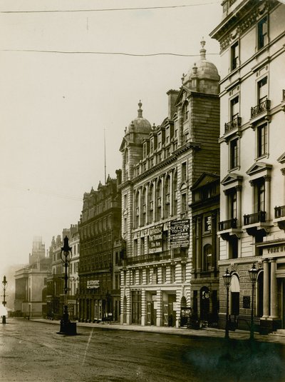 Carlton House, construida en el sitio de la Capilla de St Philips, Regent Street, Londres, en 1904 de English Photographer