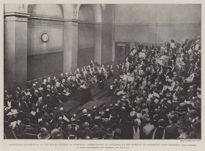 Celebración del centenario del Royal College of Surgeons, presentación de diplomas al Marqués de Salisbury, Lord Rosebery y otros, en la Universidad de Londres, el 26 de julio de English Photographer