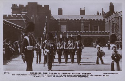 Cambio de guardia, Palacio de St James, Londres de English Photographer