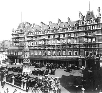 Hotel de la Estación de Charing Cross, c.1890 de English Photographer