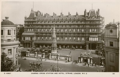 Estación y Hotel de Charing Cross, Strand, Londres de English Photographer