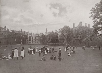 Niños Jugando en los Jardines del Templo de English Photographer