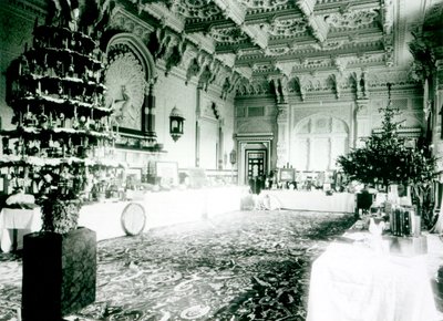 Mesas de Navidad en la Sala Durbar en Osborne House, 1900 de English Photographer
