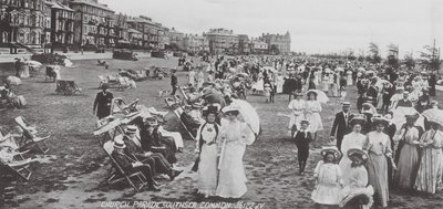 Church Parade, Southsea Common (foto en blanco y negro) de English Photographer