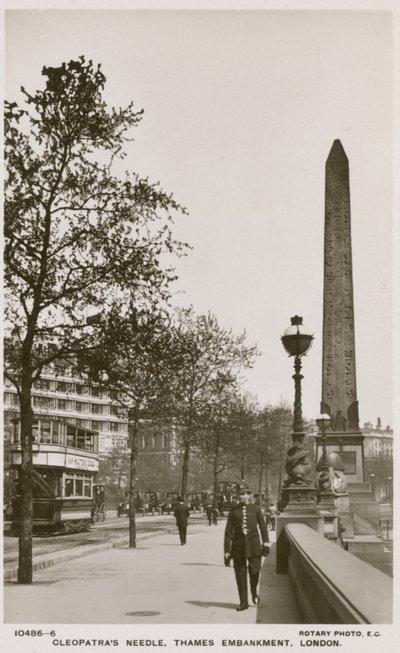 Aguja de Cleopatra, Thames Embankment, Londres de English Photographer