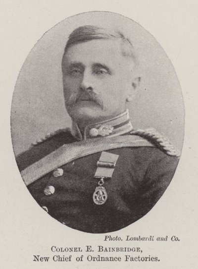 Coronel E. Bainbridge, nuevo jefe de fábricas de artillería de English Photographer