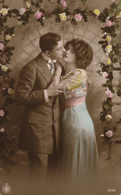 Pareja bajo un arco de rosas de English Photographer