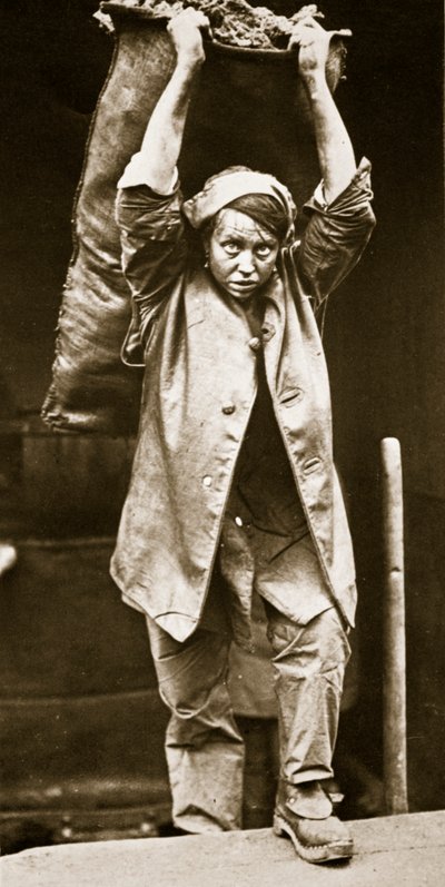 Entregando carbón, impresión de Horace W. Nichols, c.1916 (fotograbado) de English Photographer