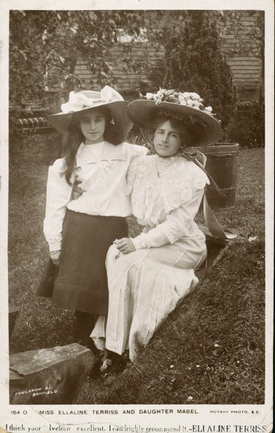 Ellaline Terriss, actriz y cantante inglesa con su hija, Mabel de English Photographer