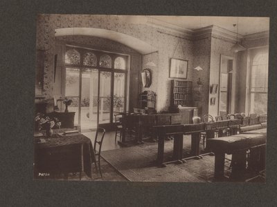 Escuela femenina de Elmshurst, East Finchley, Londres, hacia 1910 (fotografía en blanco y negro) de English Photographer