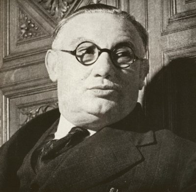 Ernest Bevin, retrato, c.1940 (foto b/n) de English Photographer