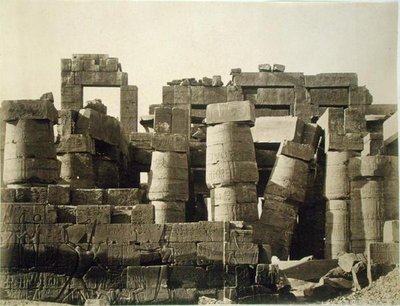 Vista exterior del hipóstilo del gran templo de Karnak de English Photographer
