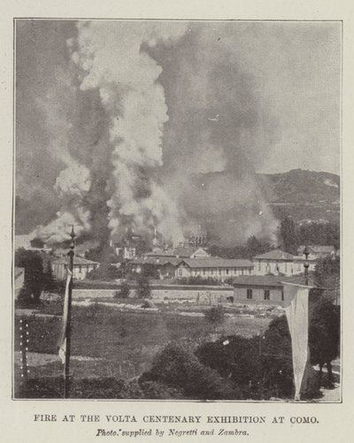 Incendio en la Exposición del Centenario de Volta en Como de English Photographer