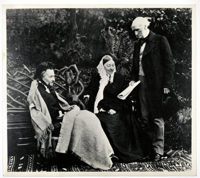 Florence Nightingale, Parthenope, Lady Verney y Sir Harry Verney en Claydon House de English Photographer