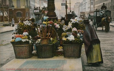 Vendedoras de flores en Oxford Circus, Londres de English Photographer