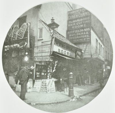 Fouberts Place, Westminster LB: por Kingly Street, 1890 de English Photographer