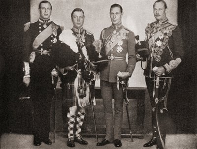 Cuatro de los cinco hijos del Rey Jorge V, de izquierda a derecha, el Príncipe Jorge, Duque de Kent, el Rey Eduardo VIII, luego Duque de Windsor, el Príncipe Alberto, Duque de York, luego Rey Jorge VI, el Príncipe Enrique, Duque de English Photographer