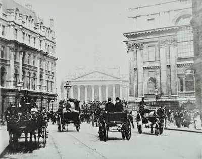 Desde Queen Victoria Street hasta Mansion House Street con Royal Exchange, Ciudad de Londres, 1895 de English Photographer