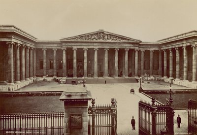 Vista frontal del Museo Británico de English Photographer