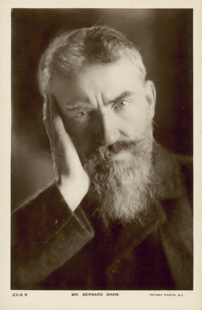 George Bernard Shaw, dramaturgo irlandés (foto b/n) de English Photographer