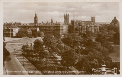 Edificios del Gobierno desde la Columna del Duque de York, Londres de English Photographer