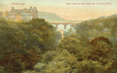 Gran Hotel y puente, Scarborough de English Photographer