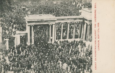 Gran Manifestación contra la Ley de Licencias, Londres, 27 de septiembre de 1908 de English Photographer
