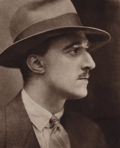 H V Morton, periodista y escritor de viajes inglés (foto b/n) de English Photographer