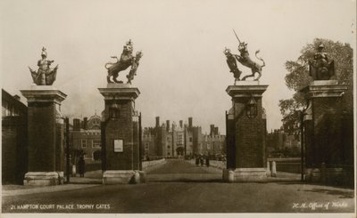 Puertas del trofeo del Palacio de Hampton Court de English Photographer