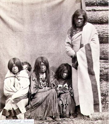 Indios Hathead, fotografiados por los Ingenieros Reales en el Paralelo Cuarenta y Nueve de English Photographer