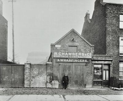 High Street, North Woolwich; luego Pier Road, 1899 de English Photographer